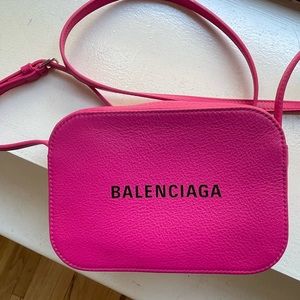 BALENCIAGA CAMERA BAG EVERYDAY XS IN FUCHSIA + DUSTBAG
